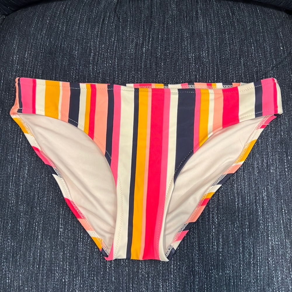 Size medium bikini bottoms from Aerie!